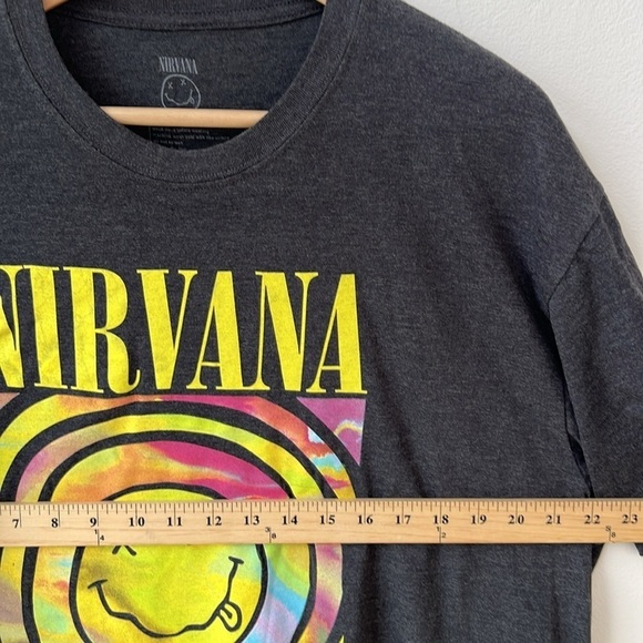 Nirvana Official Rainbow Smiley Face Retro Reprint New Tee Size Large - Picture 6 of 7